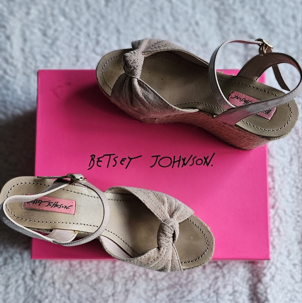 Betsey Johnson nude wedges Size 6.5